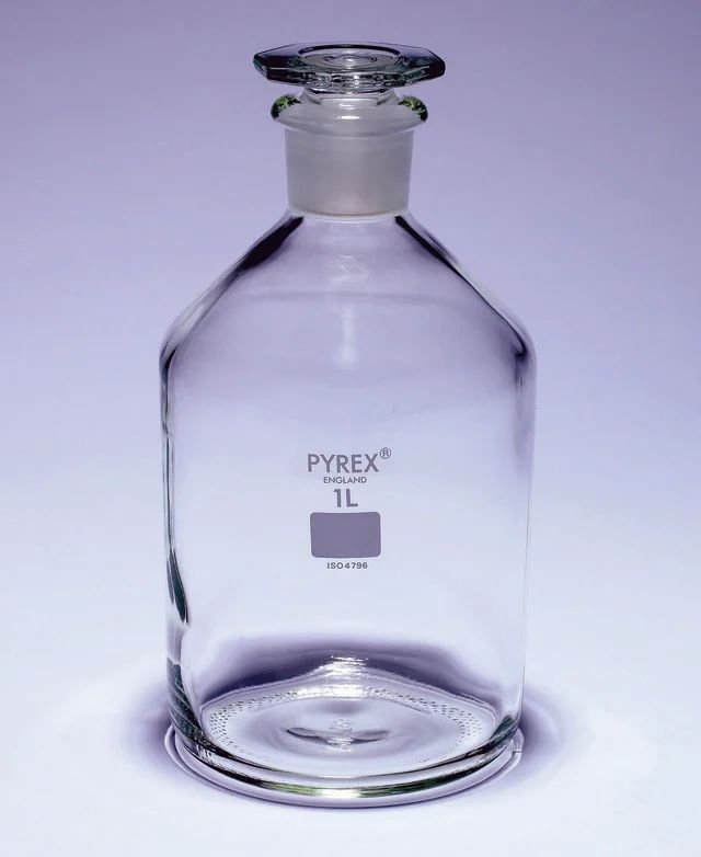 Pyrex<sup>®</sup> Reagent bottles, narrow neck with stopper